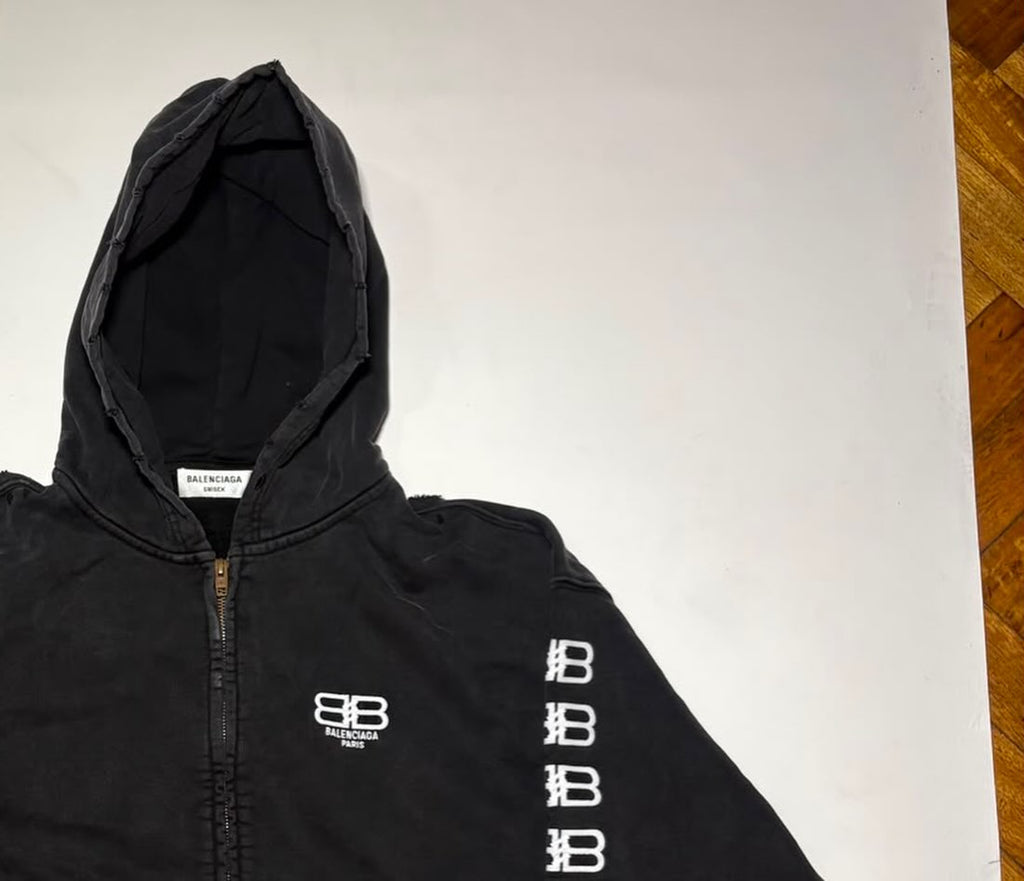 Campera Balenciaga Embroidered BB Logo Distressed