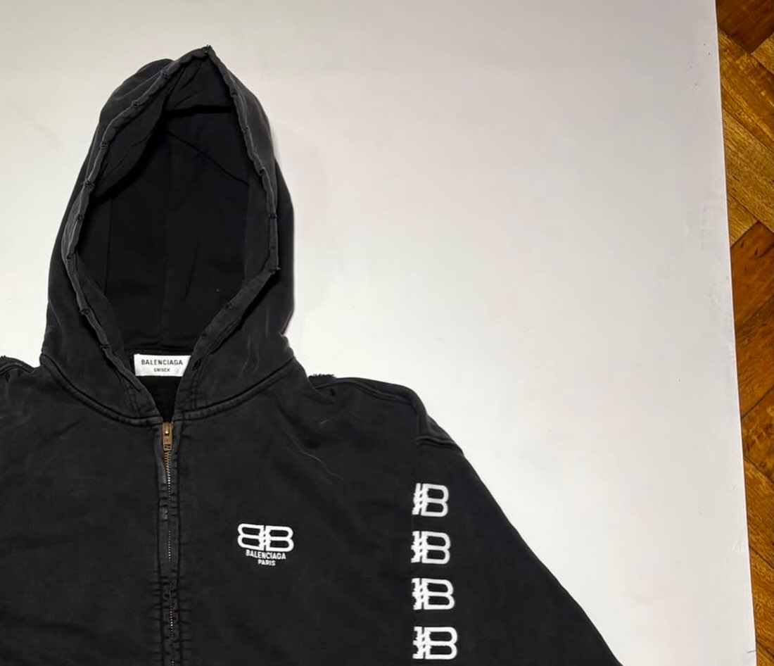 Campera Balenciaga Embroidered BB Logo Distressed